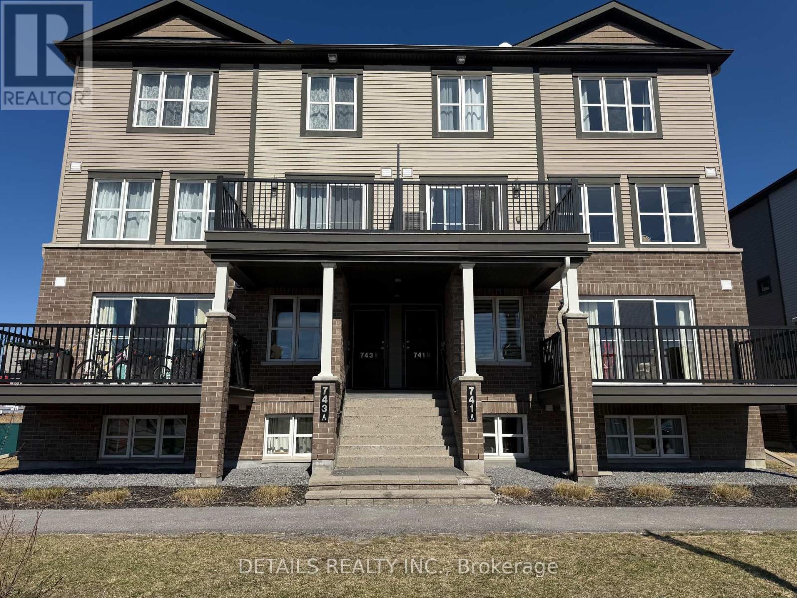 743 Magnolia Street #b, Ottawa, ON K4A 3W4