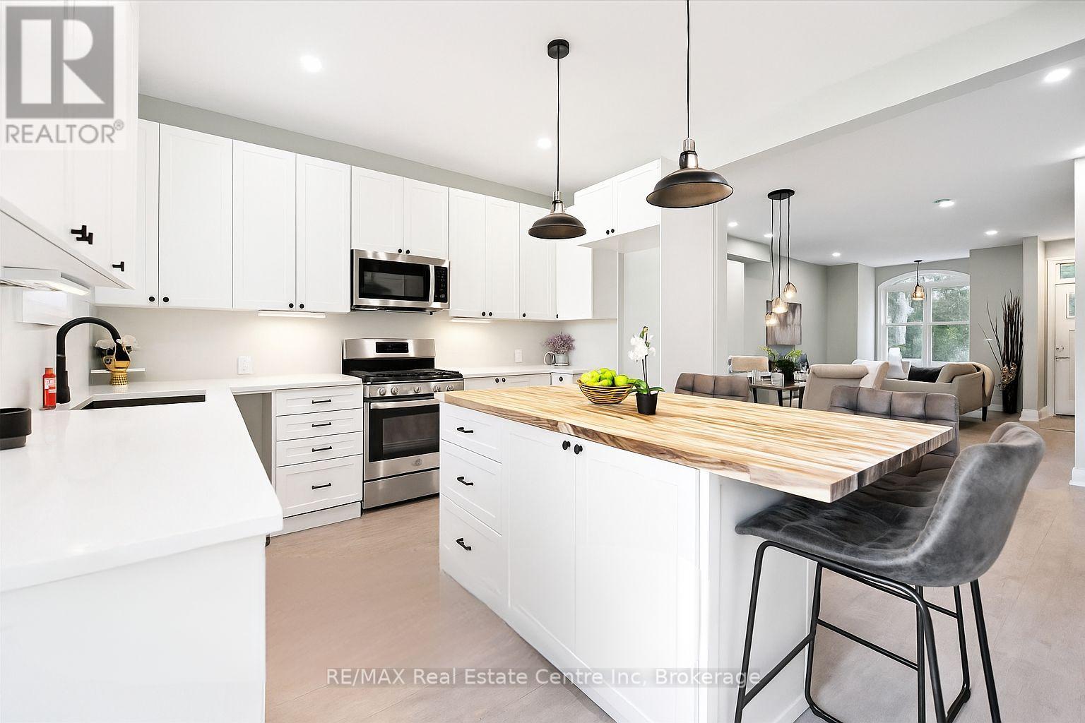 68 Spruce St, Cambridge, ON N1R 4K3