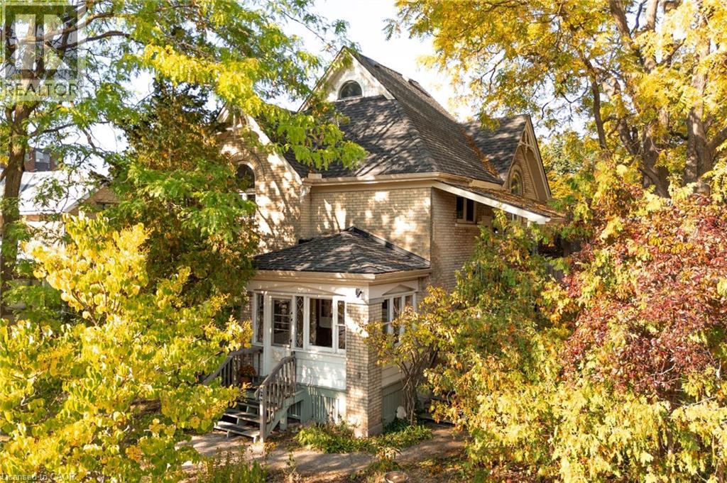 44 Ellen St E, Kitchener, ON N2H 1L4