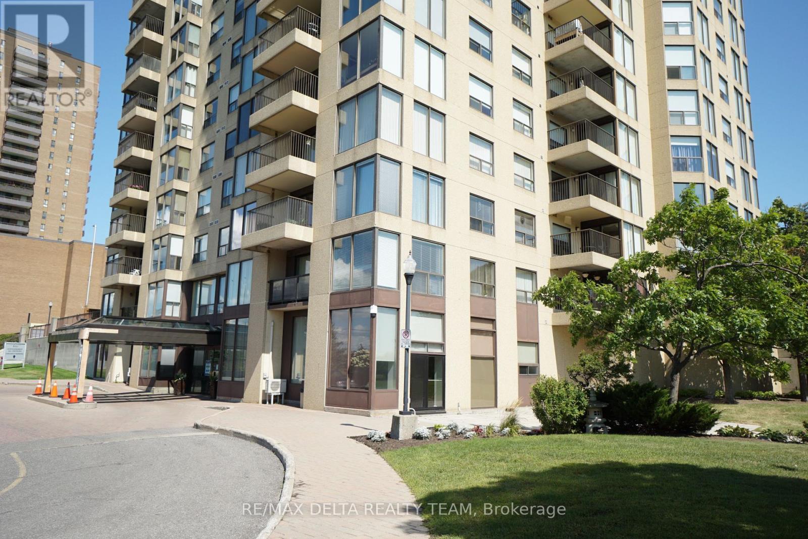 1506 545 St Laurent Blvd, Ottawa, ON K1K 4H9