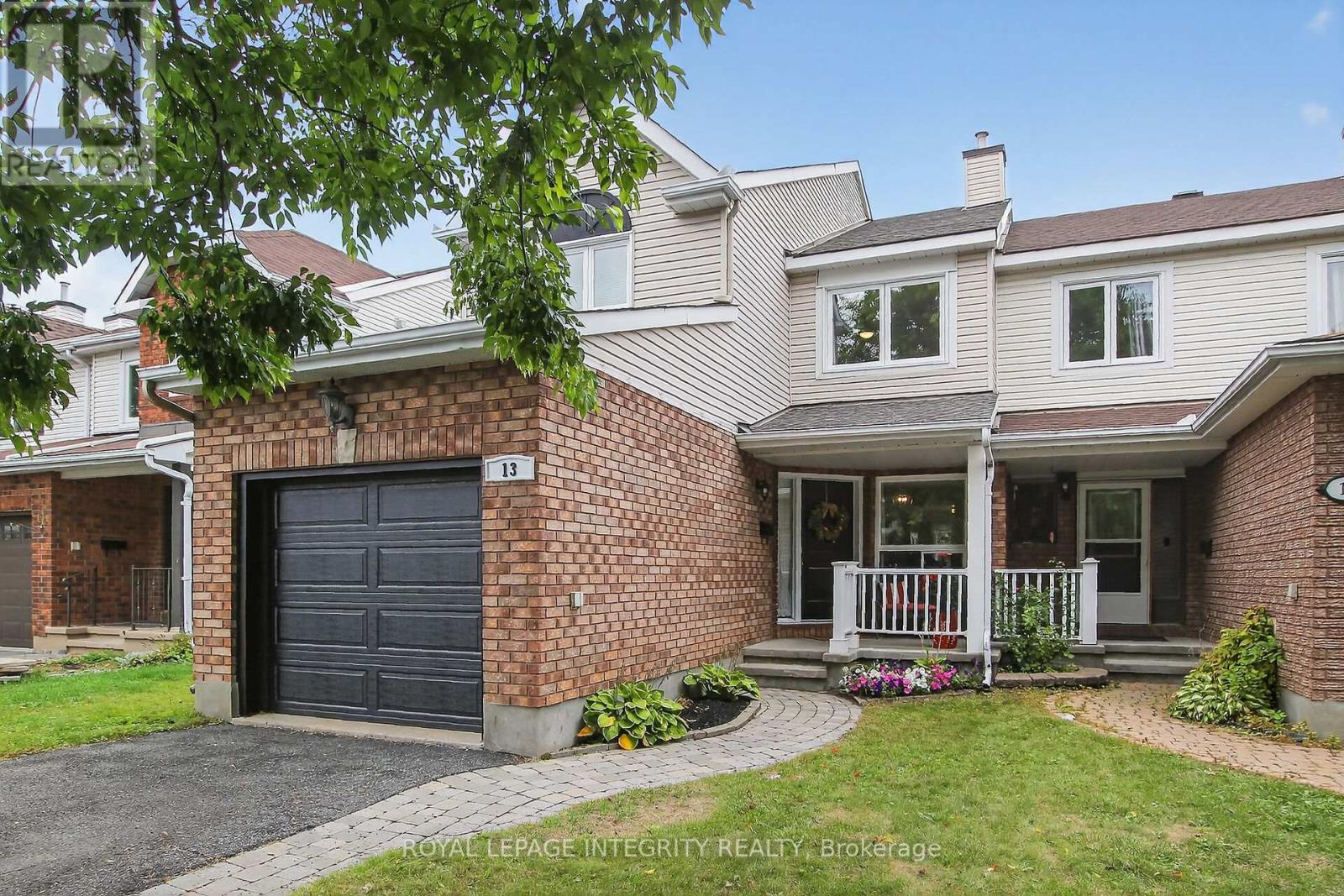 13 Roblyn Way, Ottawa, ON K2G 5Z4