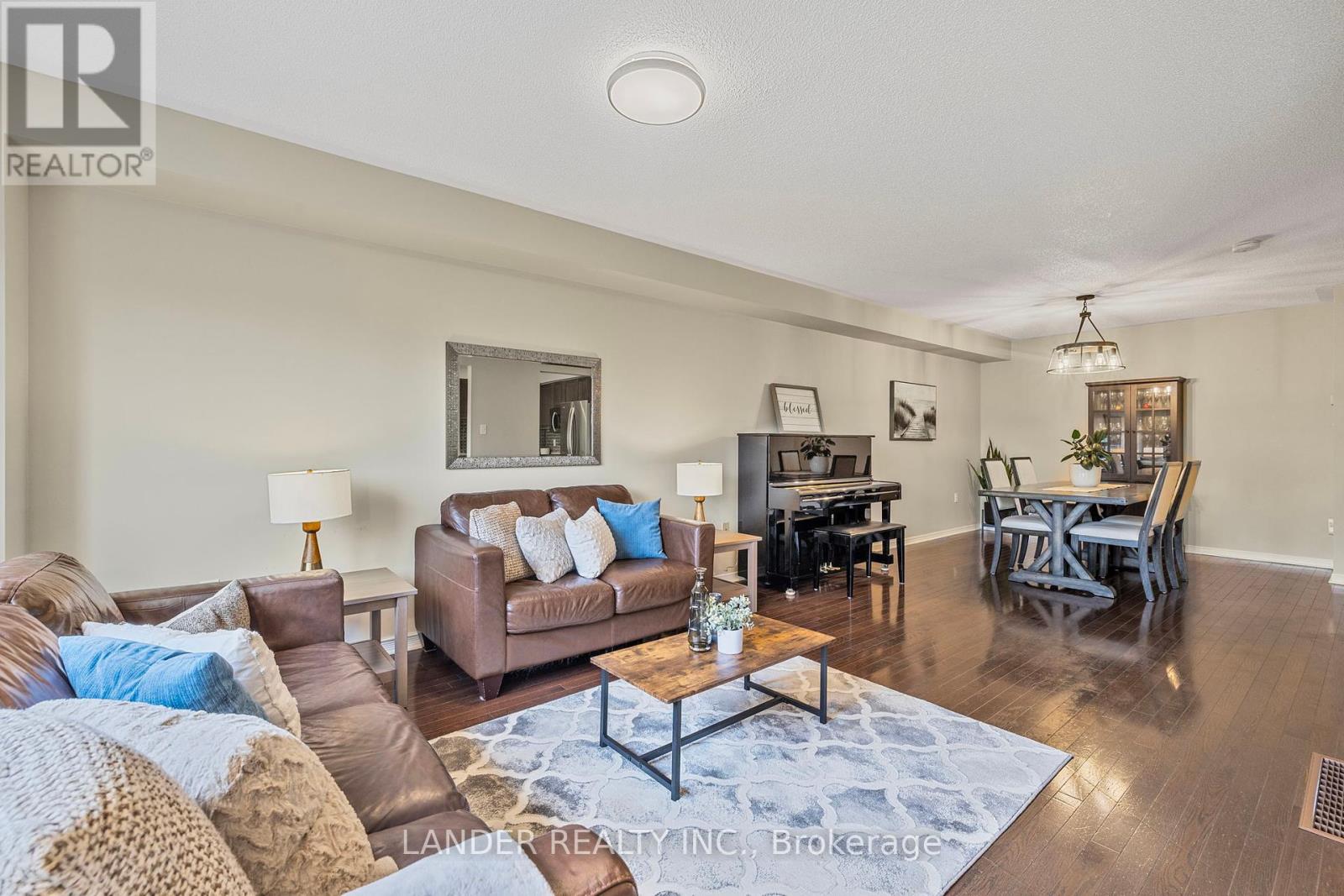382 Rannie Rd, Newmarket, ON L3X 2N3