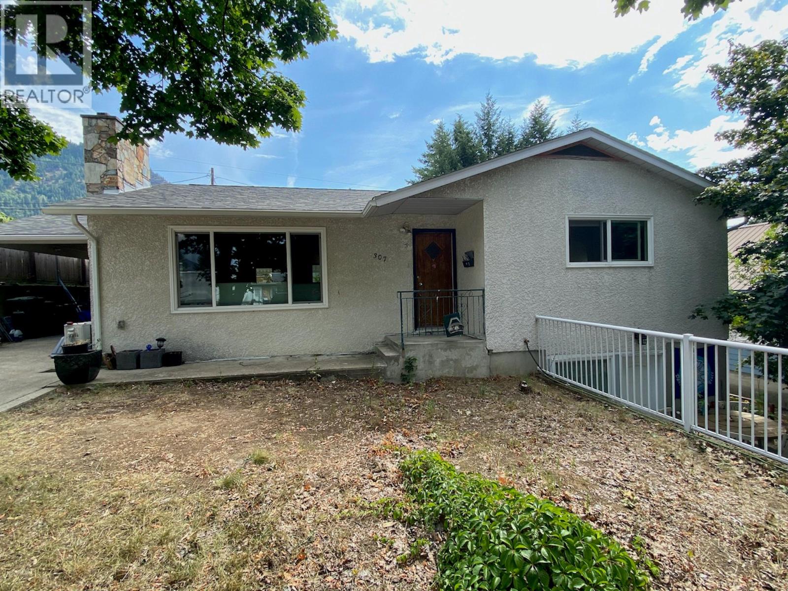 307 9th Avenue, Castlegar, BC V1N 1L8