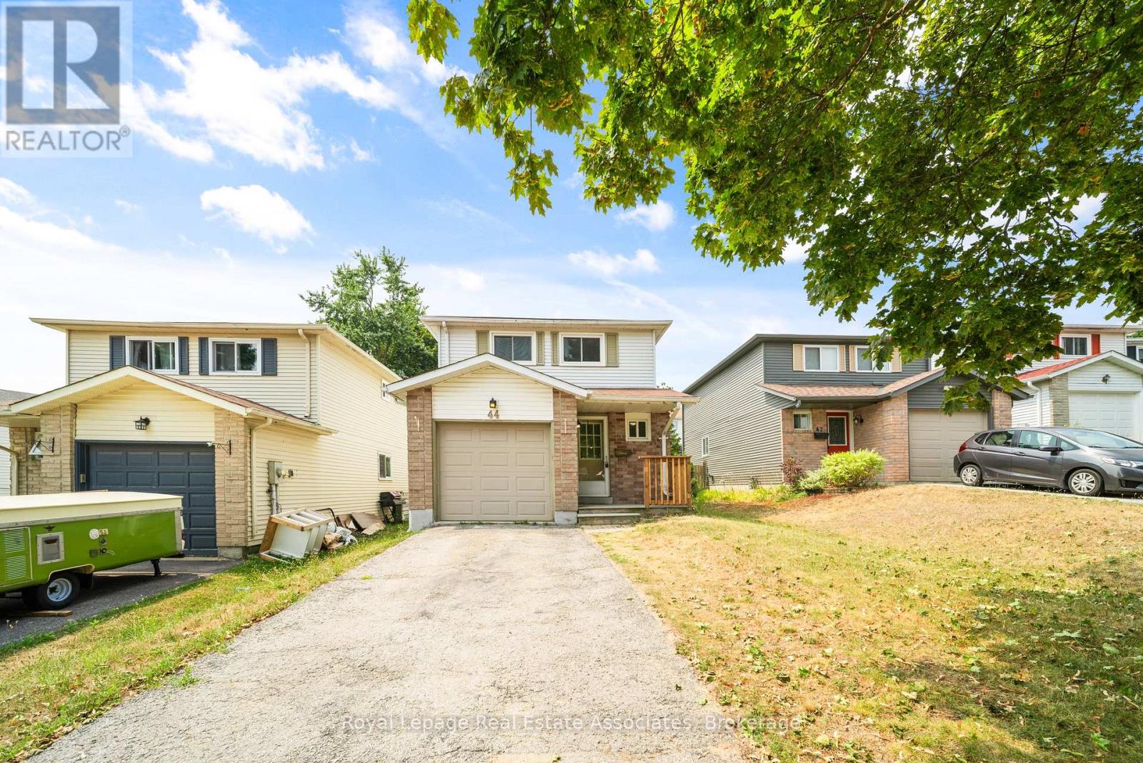 44 Hemingway Cres, Barrie, ON L4N 5G1