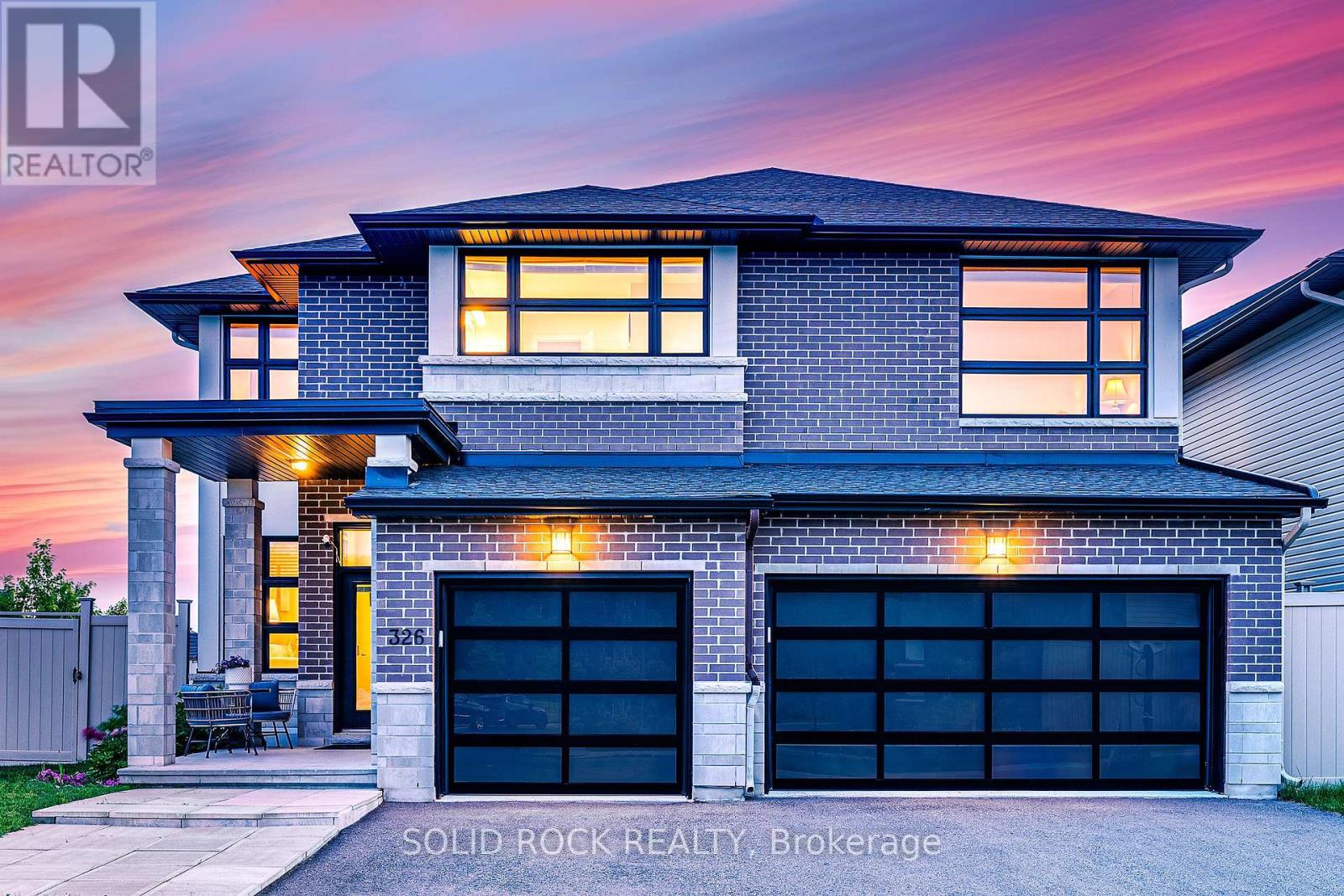 326 Memorial Grv, Ottawa, ON K1X 0C8