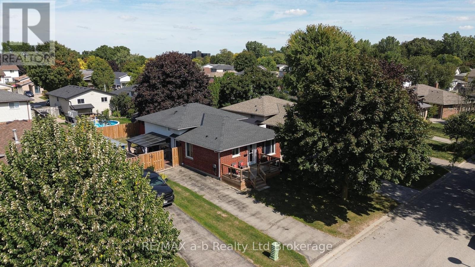 36 Portsmouth Rd, London, ON N5V 4E2