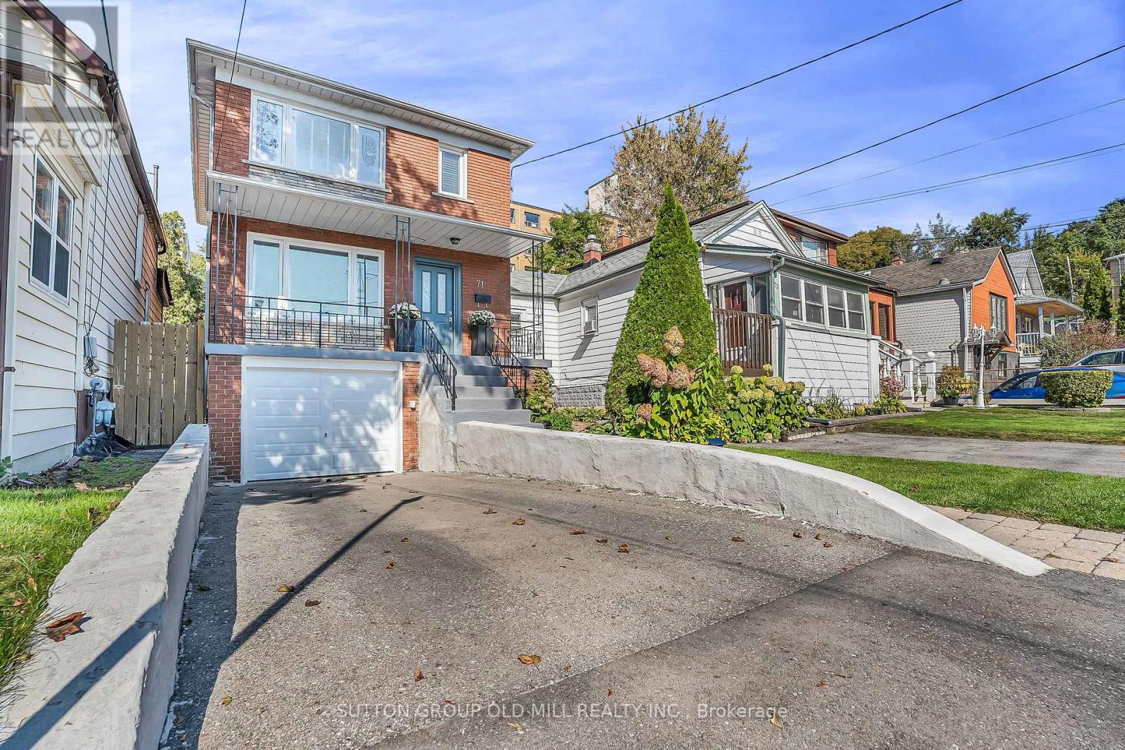 71 Warren Cres, Toronto, ON M6S 4S3