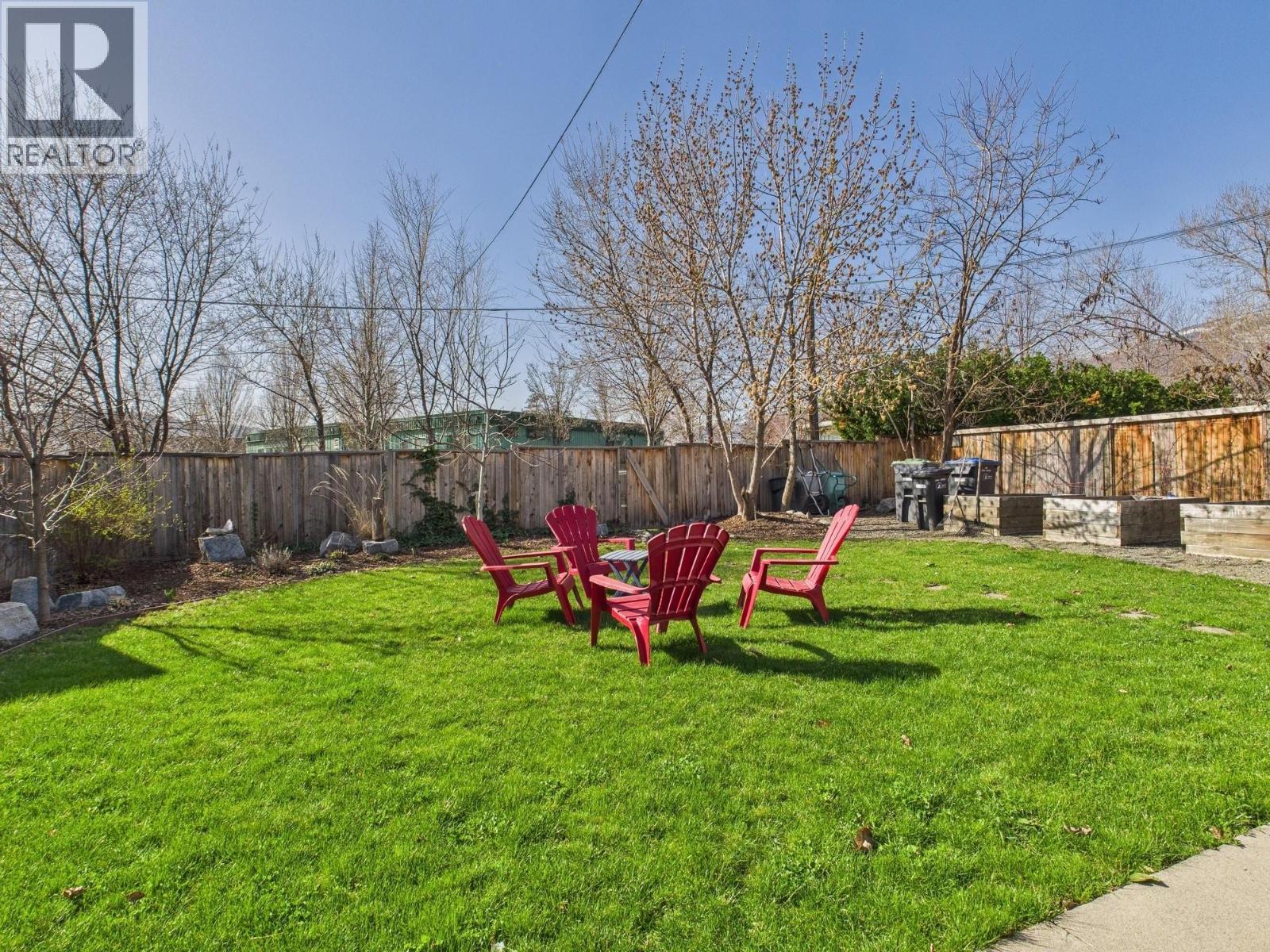 555 School Ave, Oliver, BC V0H 1T0