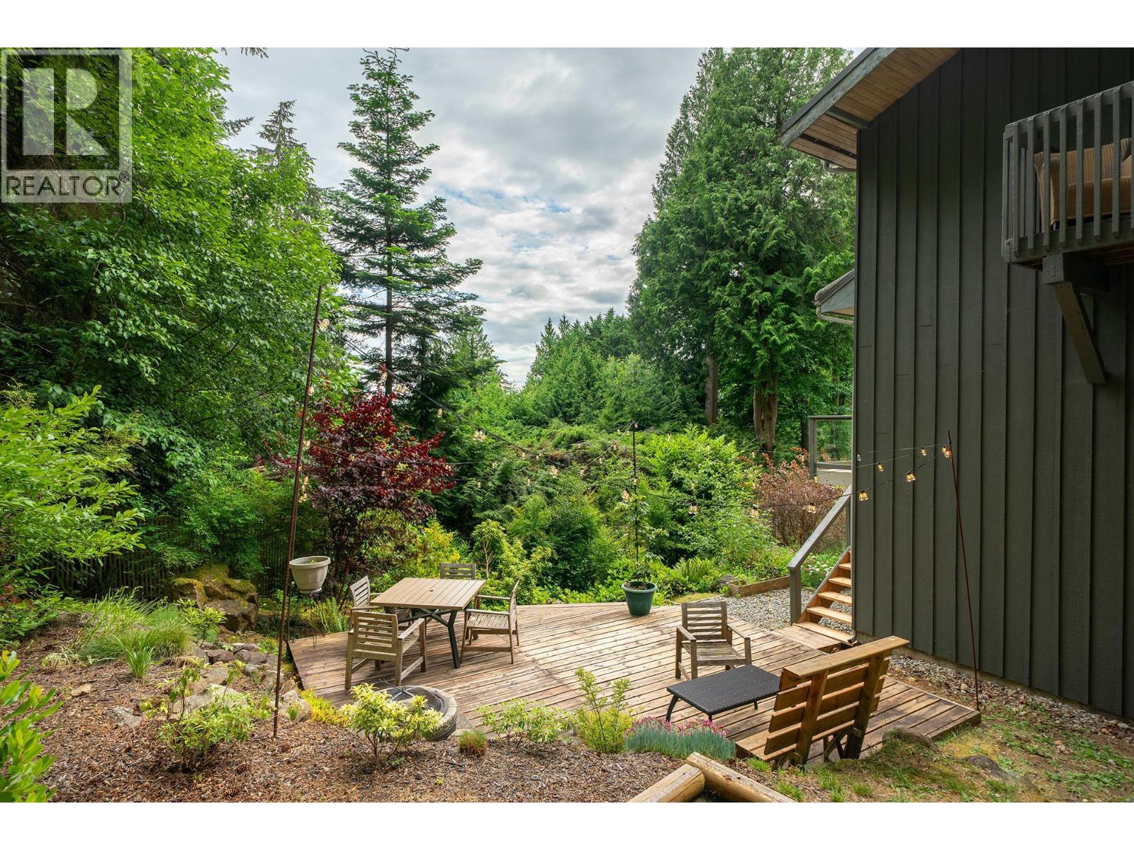 733 Windjammer Rd, Bowen Island, BC V0N 1G2