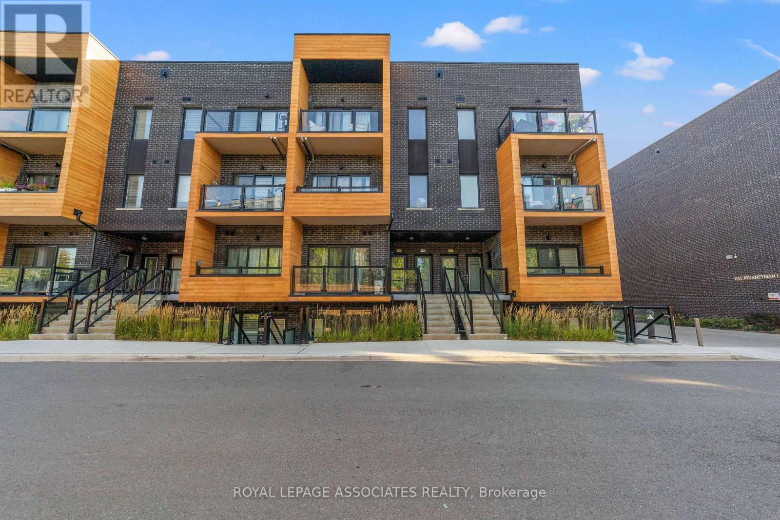 213 1165 Journeyman Ln, Mississauga, ON L5J 0B6