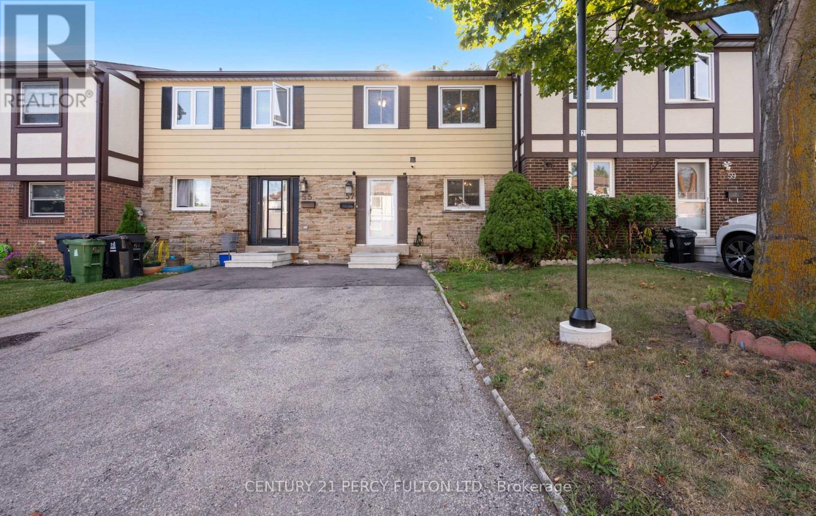 111 57 Golden Appleway, Toronto, ON M3A 3P2