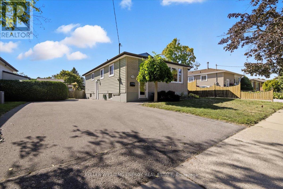 26 Strike Ave, Clarington Bowmanville, ON L1C 1K3