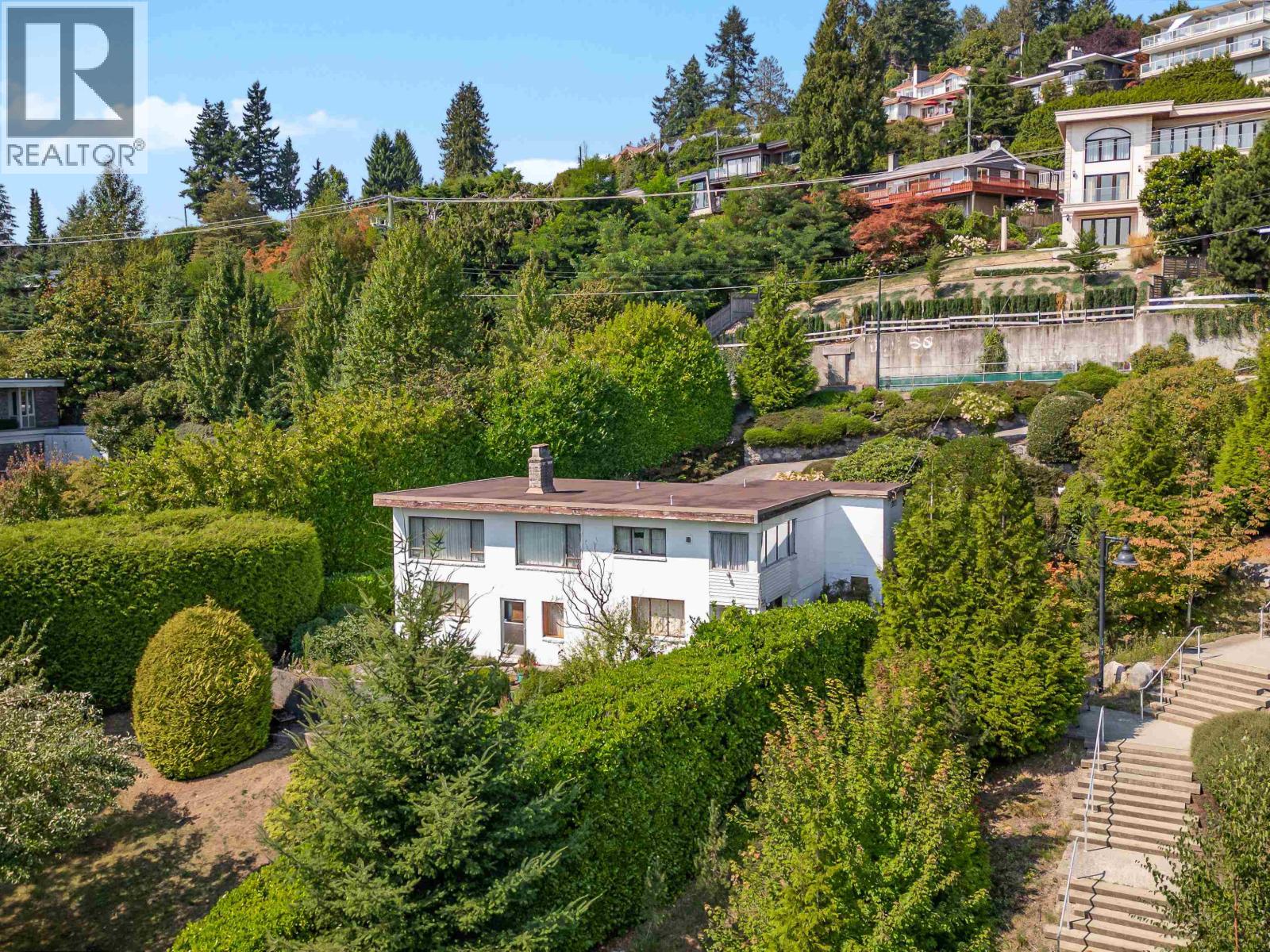 940 Keith Rd, West Vancouver, BC V7T 1M3