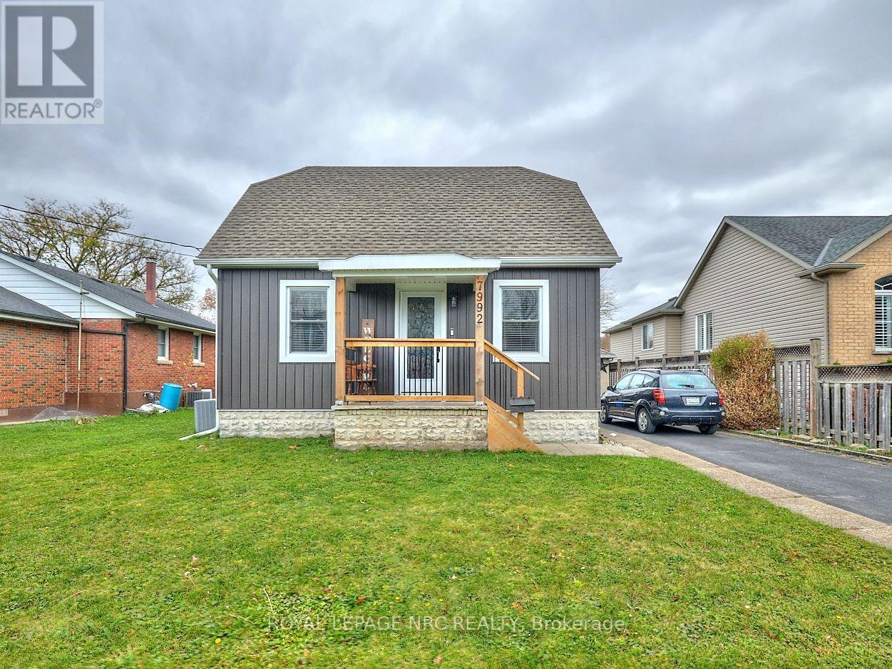 7992 Peter St, Niagara Falls, ON L2G 6S9