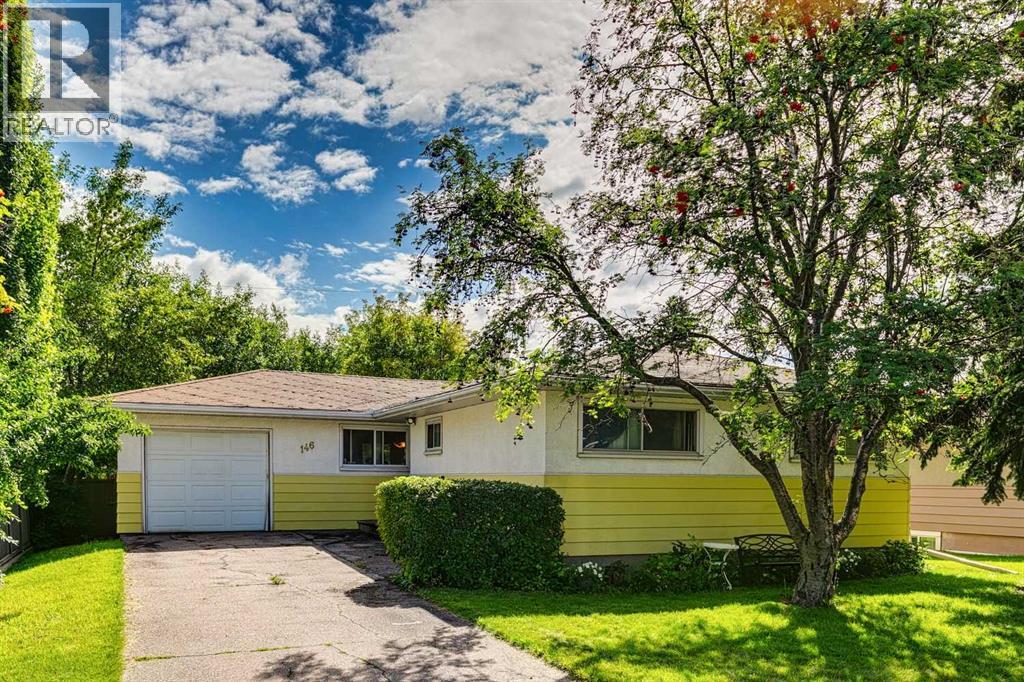 146 Wedgewood Dr SW, Calgary, AB T3c 3G8