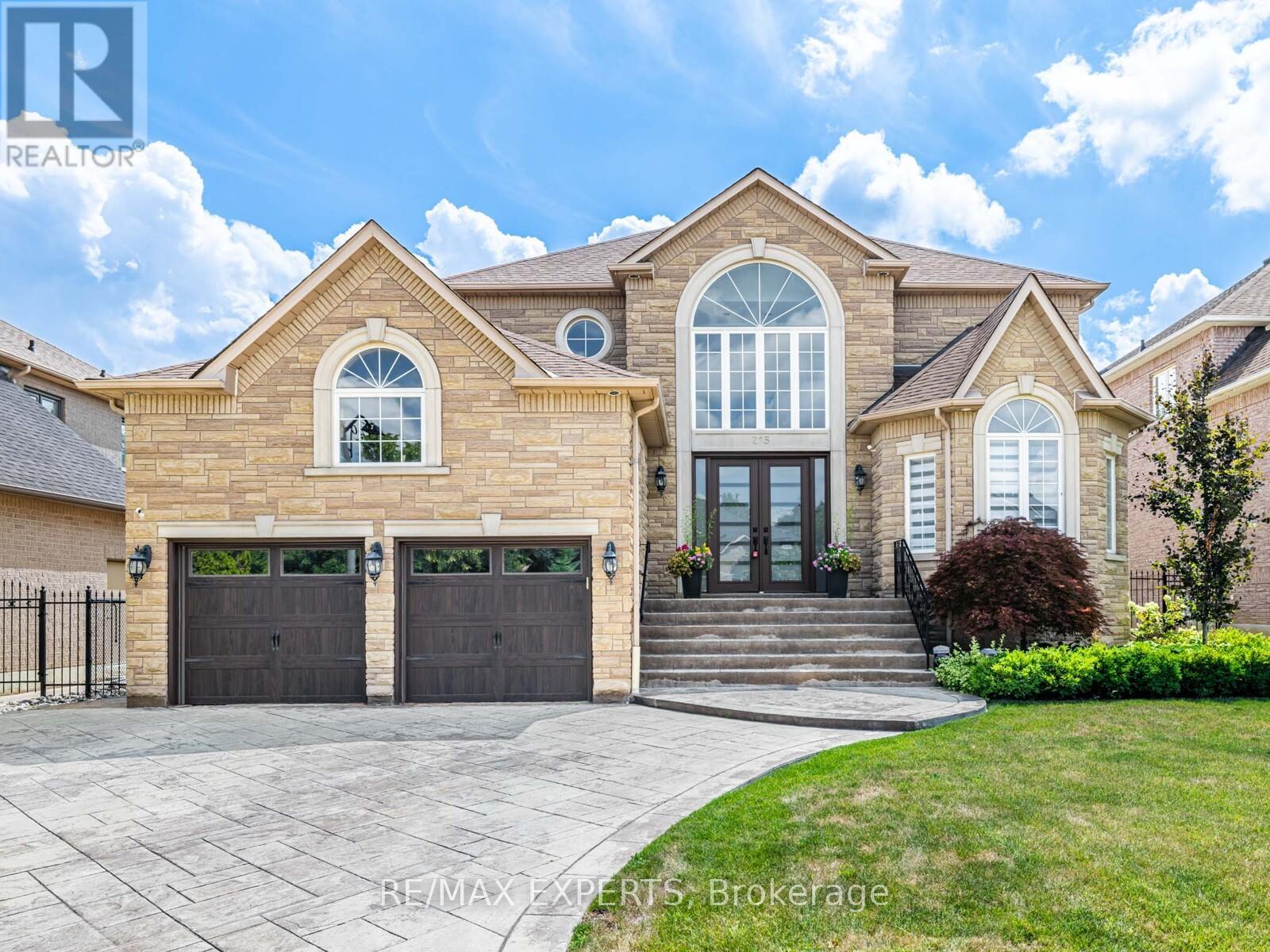 215 Thomson Creek Blvd, Vaughan, ON L4H 1H1