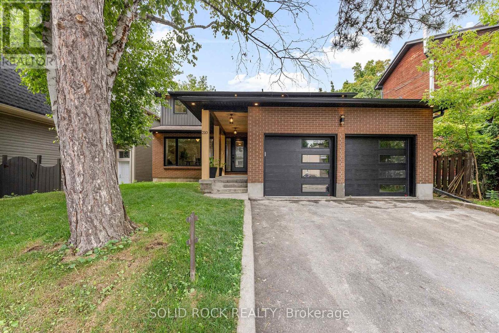 210 Carleton Ave, Ottawa, ON K1Y 0J3