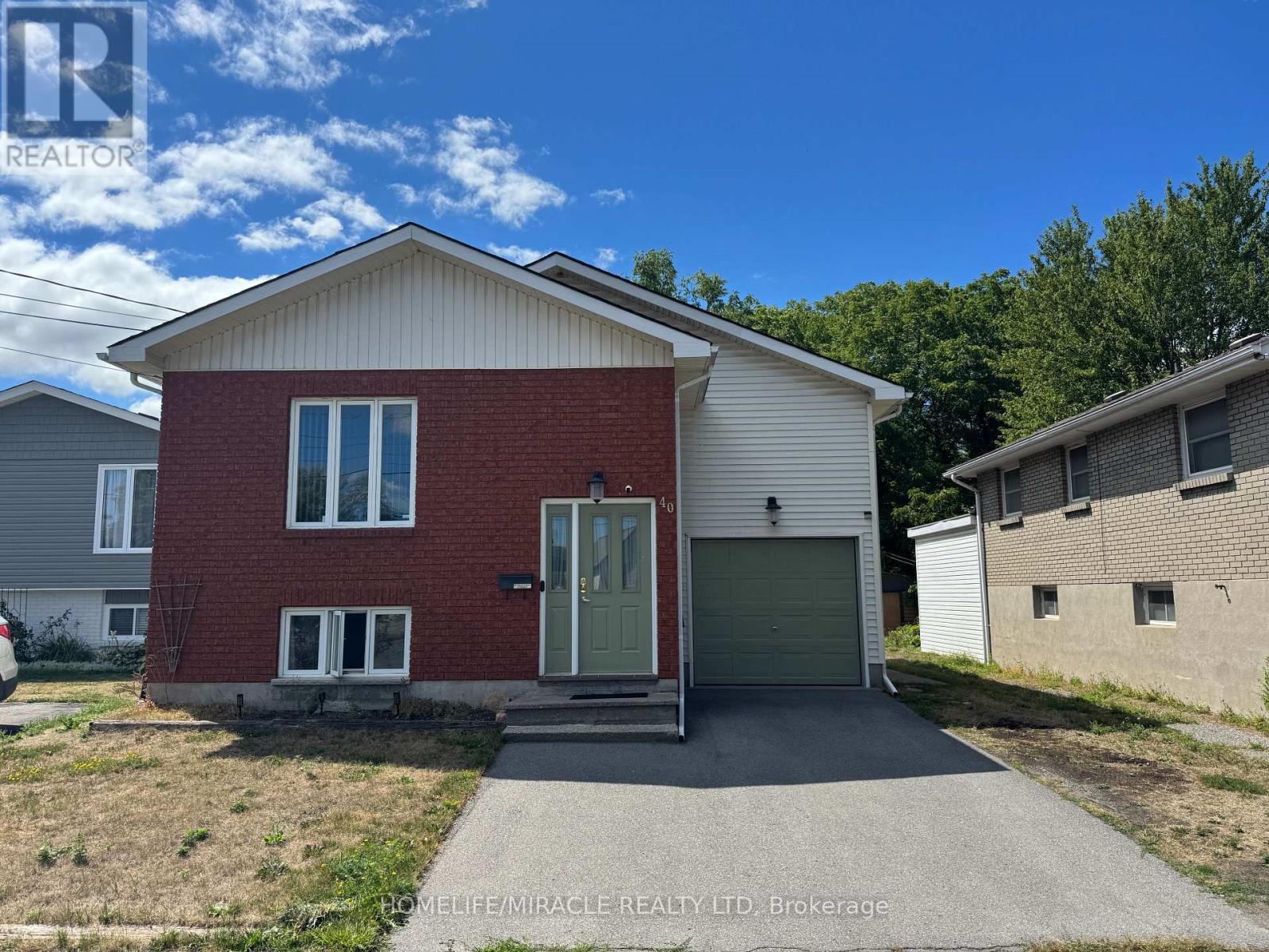 40 St Charles St, Belleville, ON K8P 2V8