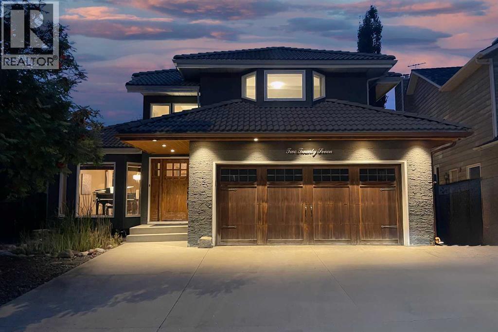 227 Shawnee Mews SW, Calgary, AB T2Y 1W4