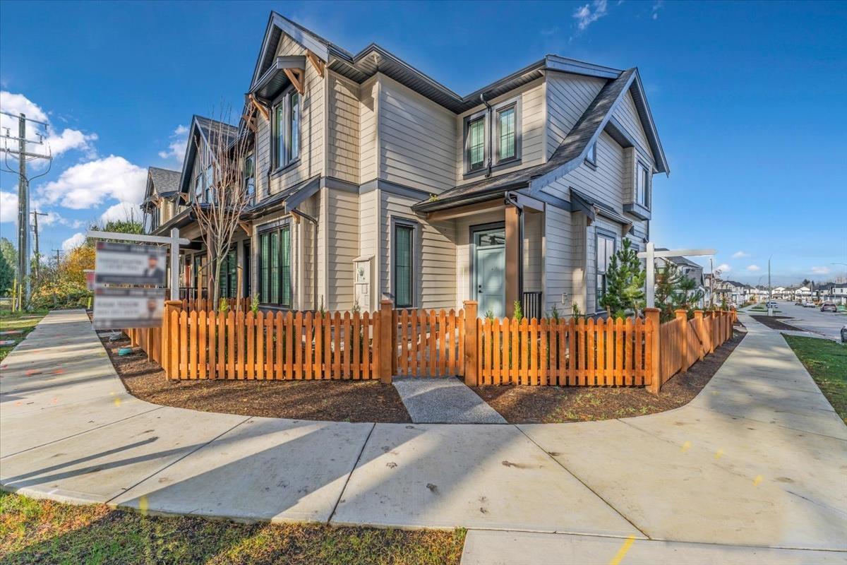 74 Avenue Unit 20489 #b, Langley, BC V2Y 1V5