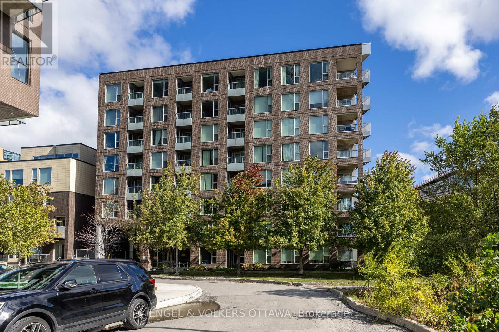 802 300c Lett St, Ottawa, ON K1R 0A8