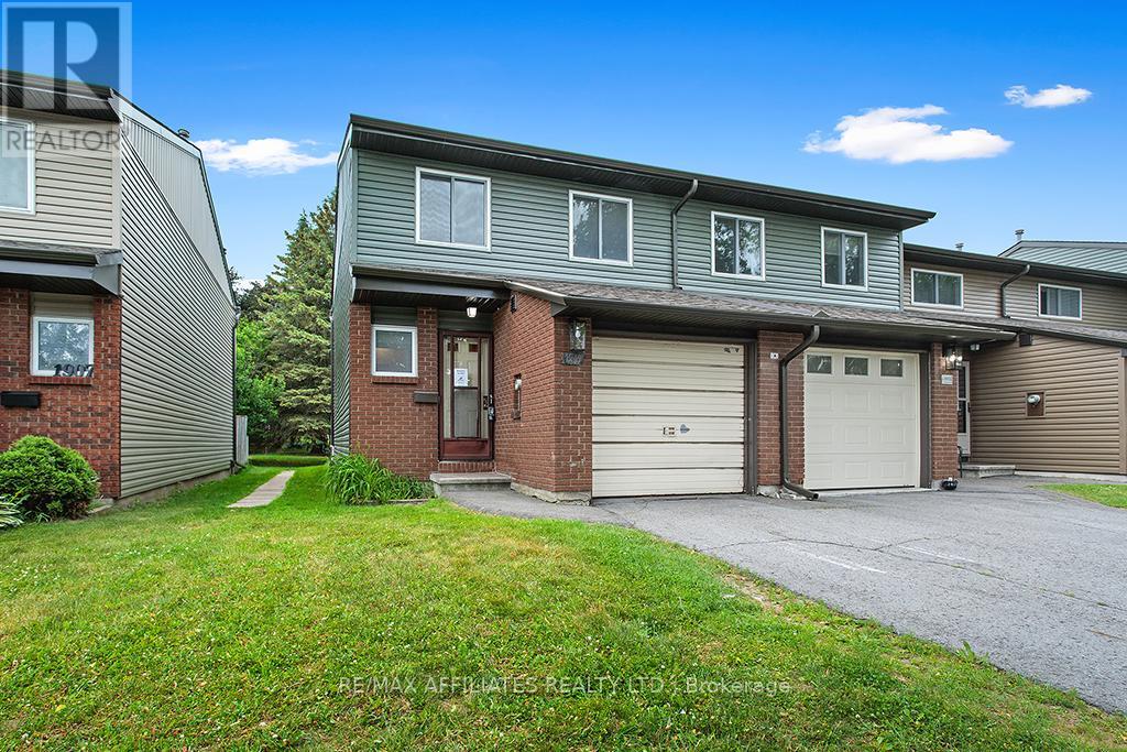 1911 Simard Dr, Ottawa, ON K1C 3B9
