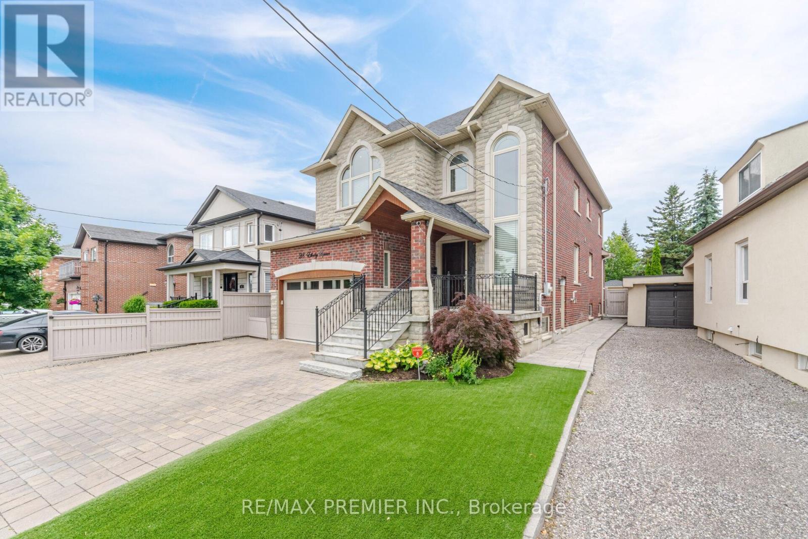 28 Ellerby Sq N, Vaughan, ON L4L 1N1