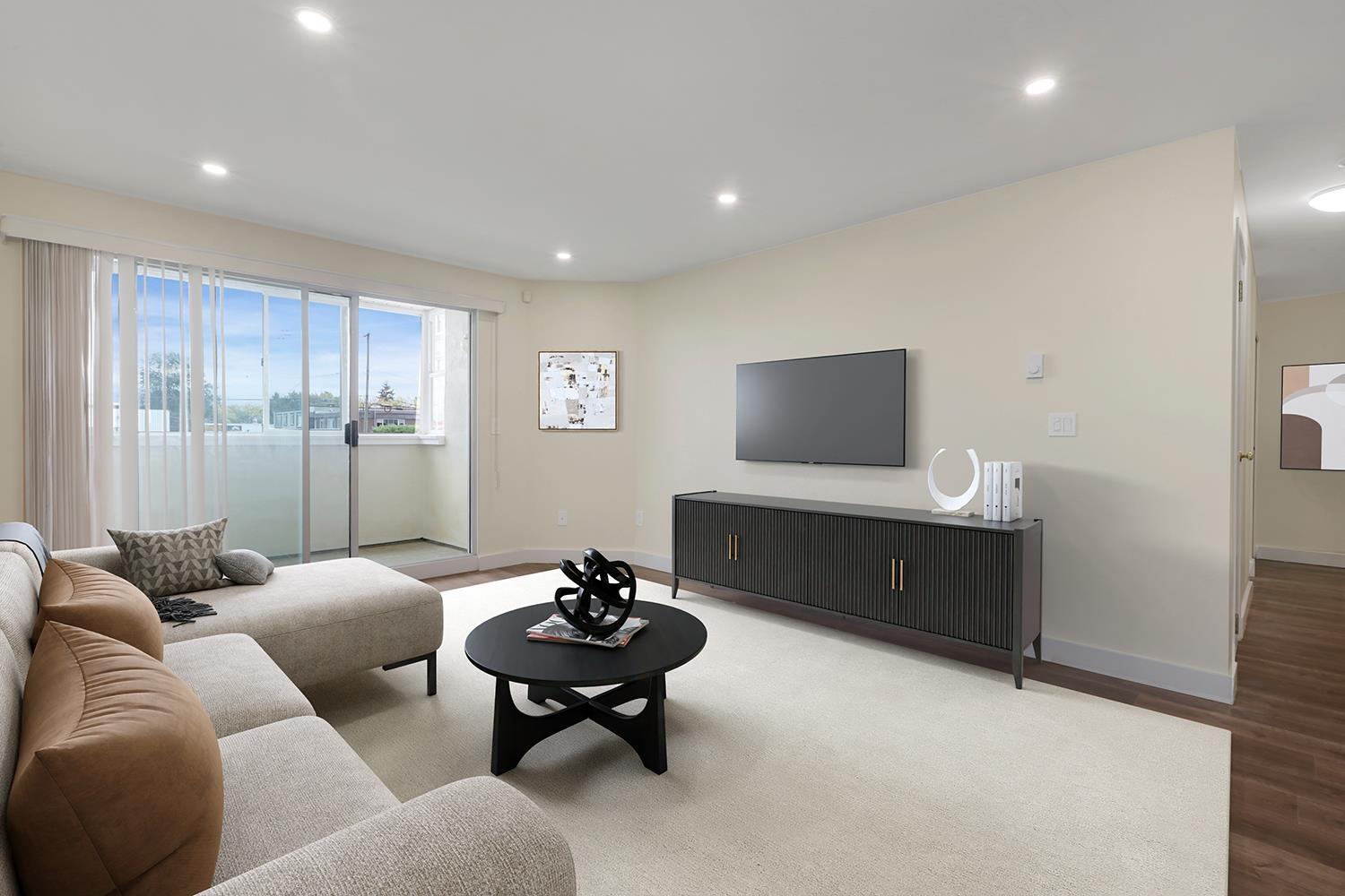 7175 134 Street Unit 101, Surrey, BC V3W 4T1