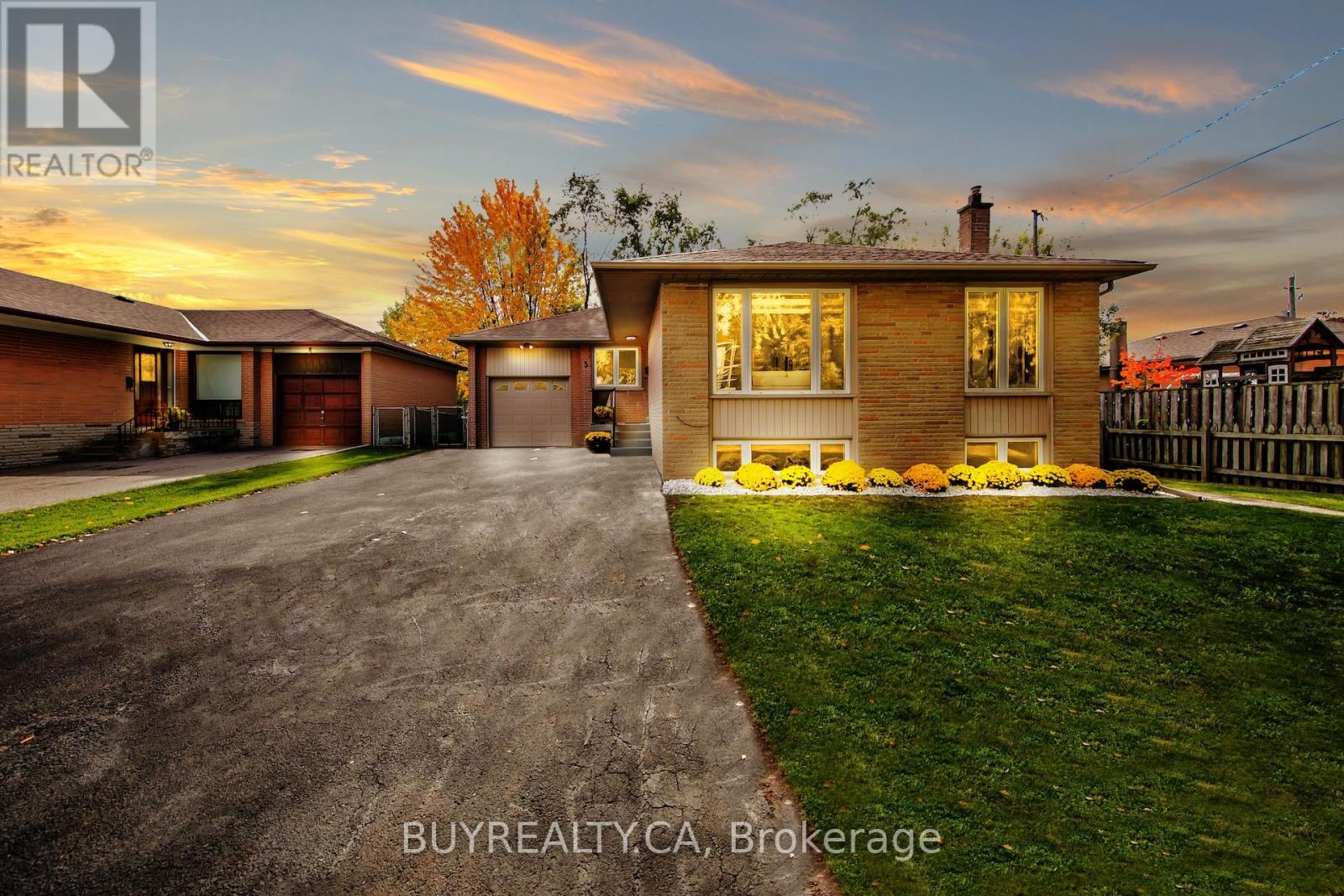 5 Baintree St E, Toronto Bathurst Manor, ON M3H 3X4