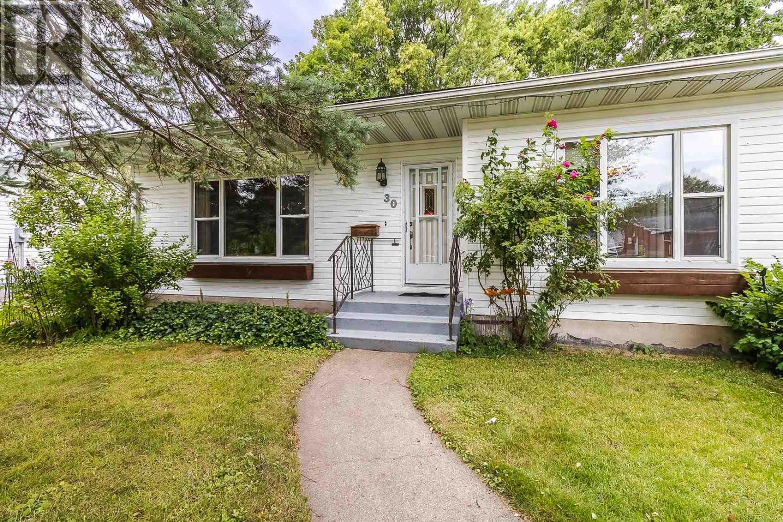 30 Carlbert St, Sault Ste. Marie, ON P6A 5R9