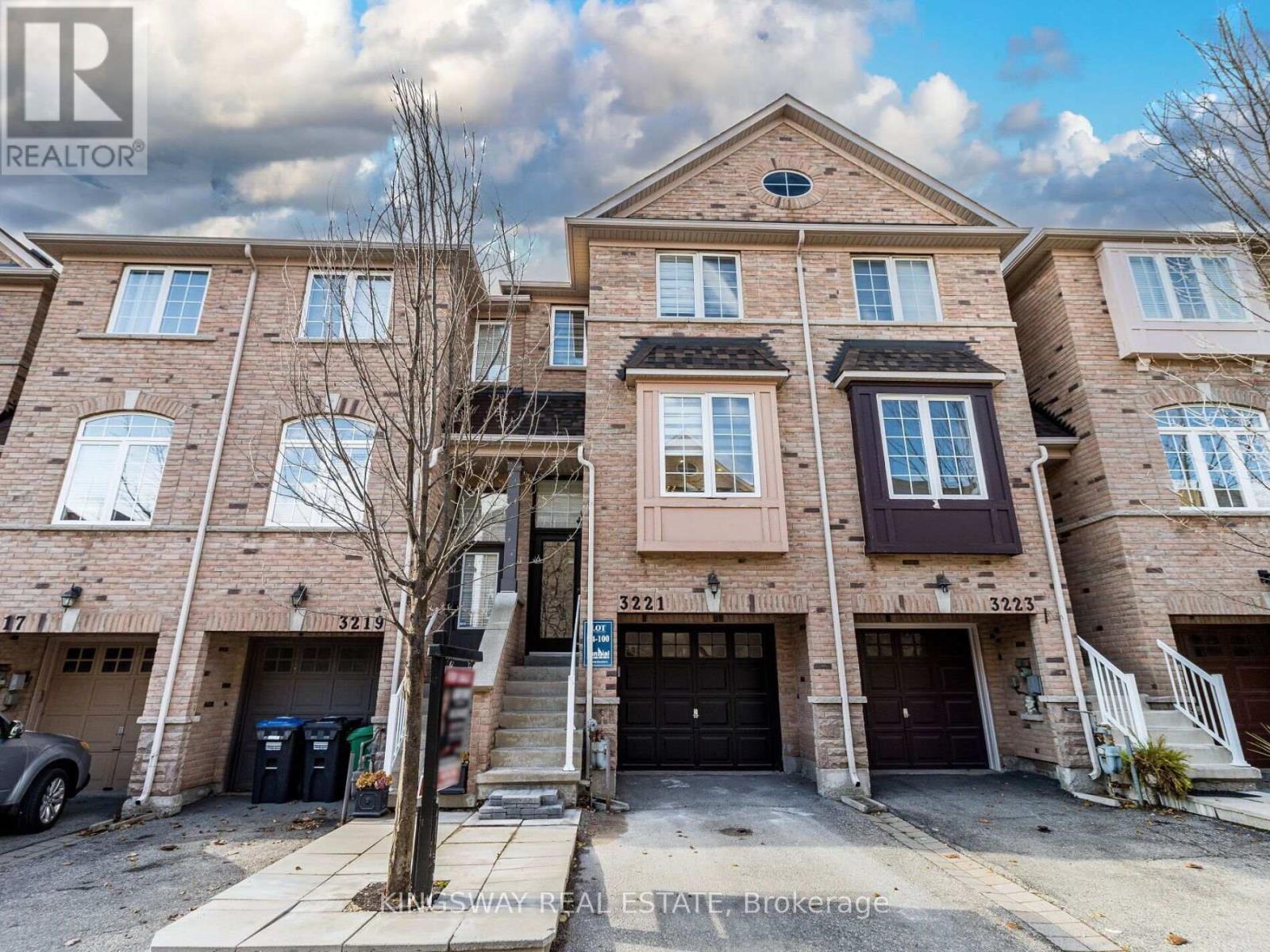 3221 Redpath Cir, Mississauga, ON L5N 8R3