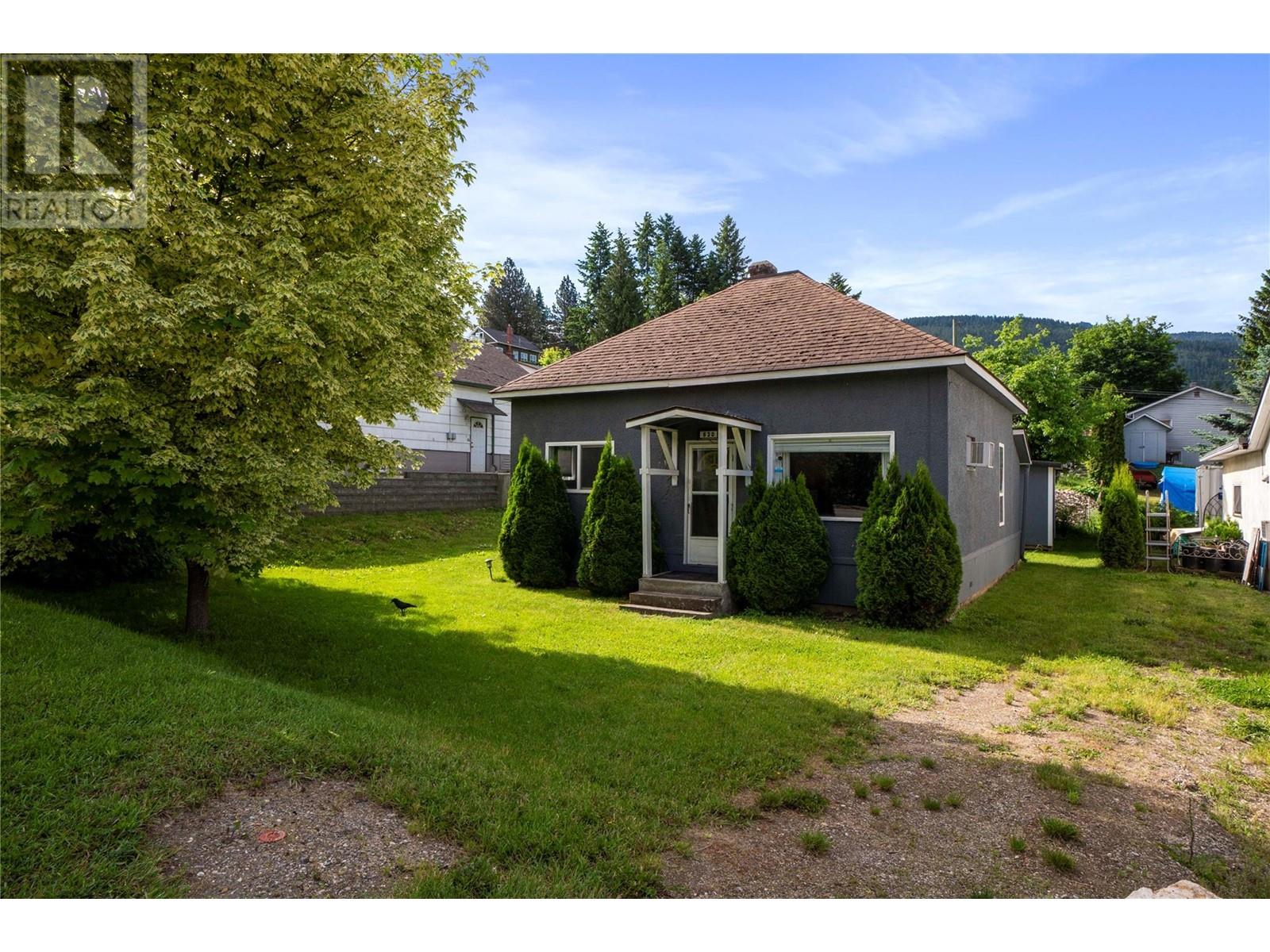 630 Okanagan Se Ave, Salmon Arm, BC V1E 1G7