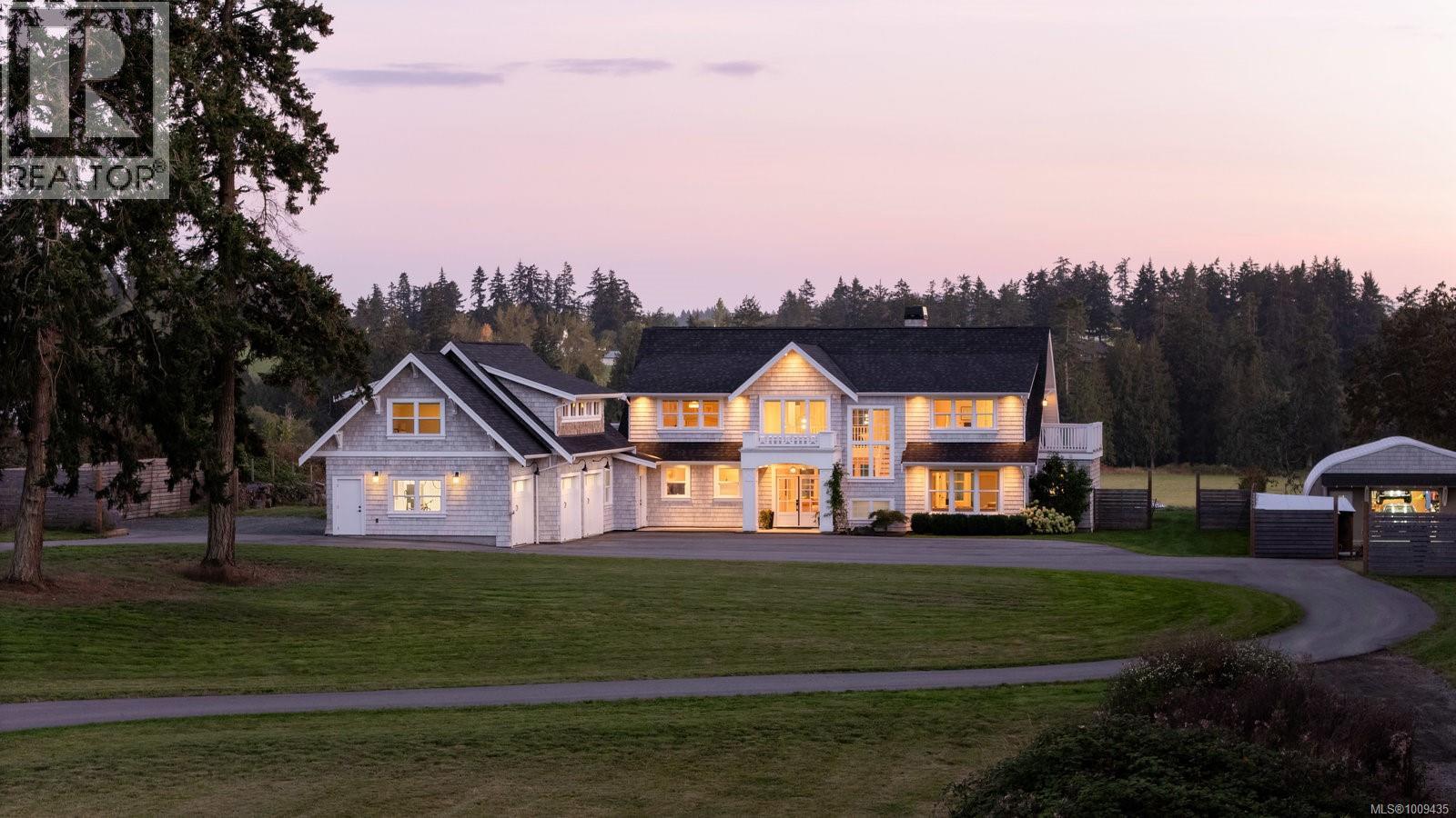 1527 Mount Newton Cross Rd, Central Saanich, BC V8M 1L1