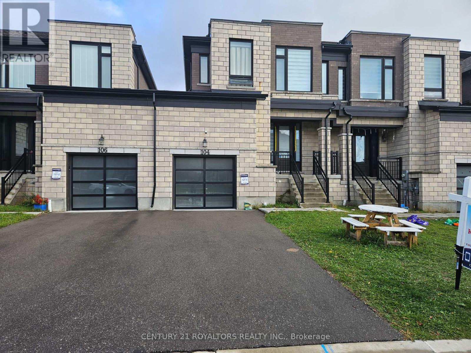 104 Huntingford Trl, Woodstock, ON N4T 0M2