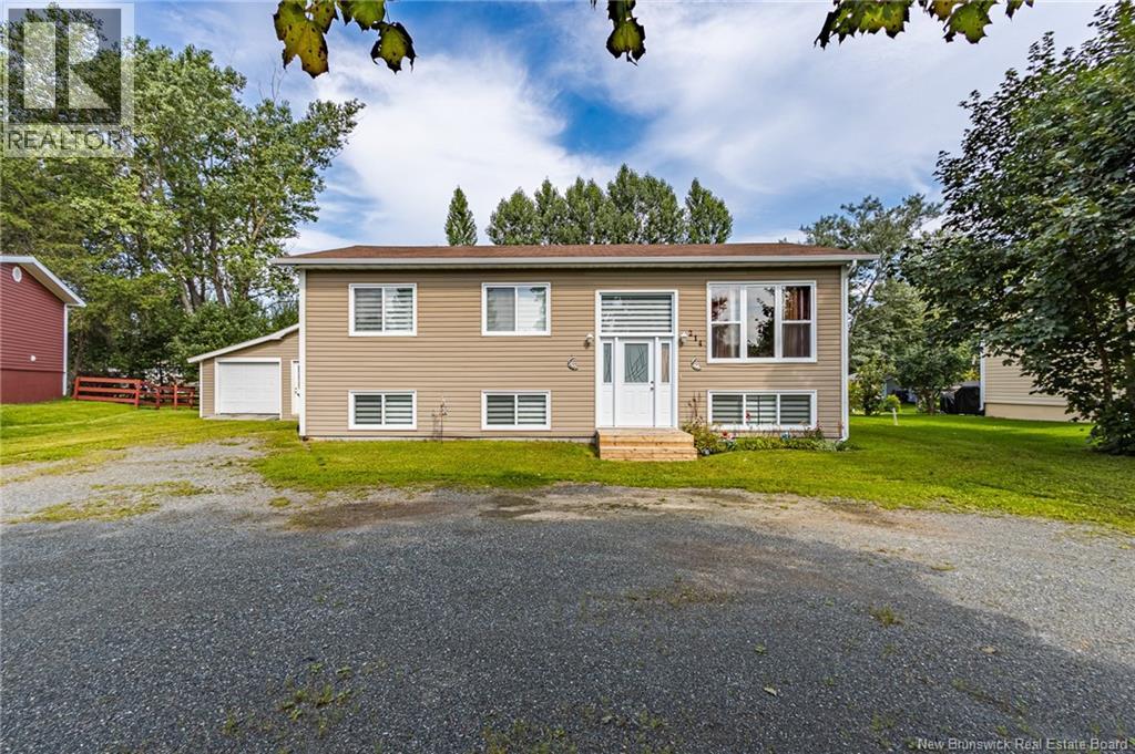 214 Maurice Cres, Beresford, NB E8K 1L4