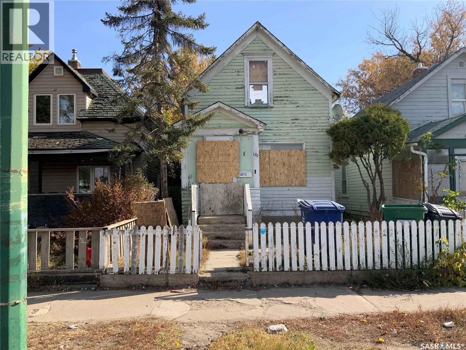 120 F Ave S, Saskatoon, SK S7M 1S8