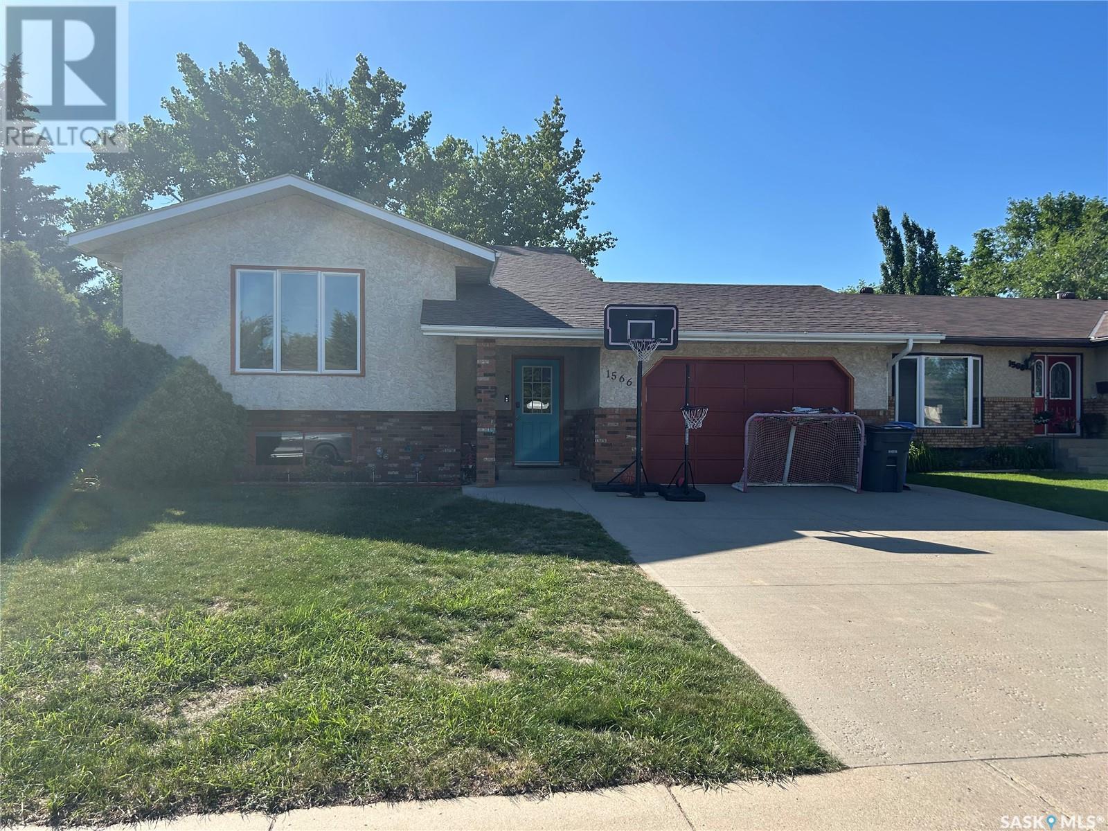 1566 Wahlmeier Dr, Estevan, SK S4A 2M1