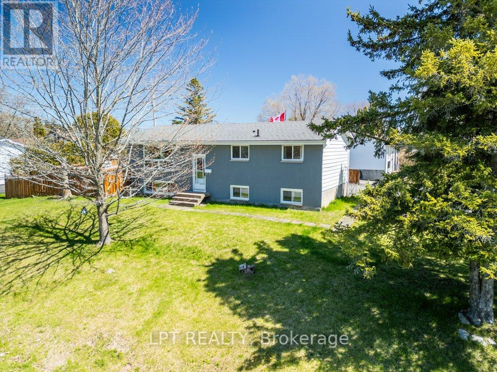 3 Deerfield St, Loyalist Amherstview, ON K7N 1P5