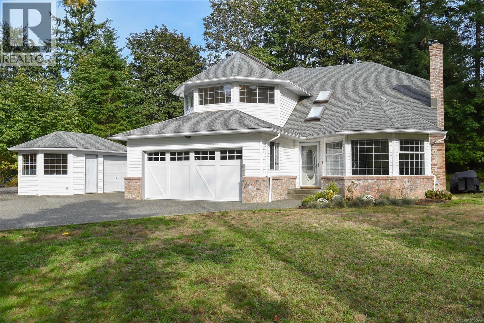 8868 Erickson Pl, Black Creek, BC V9J 1H9