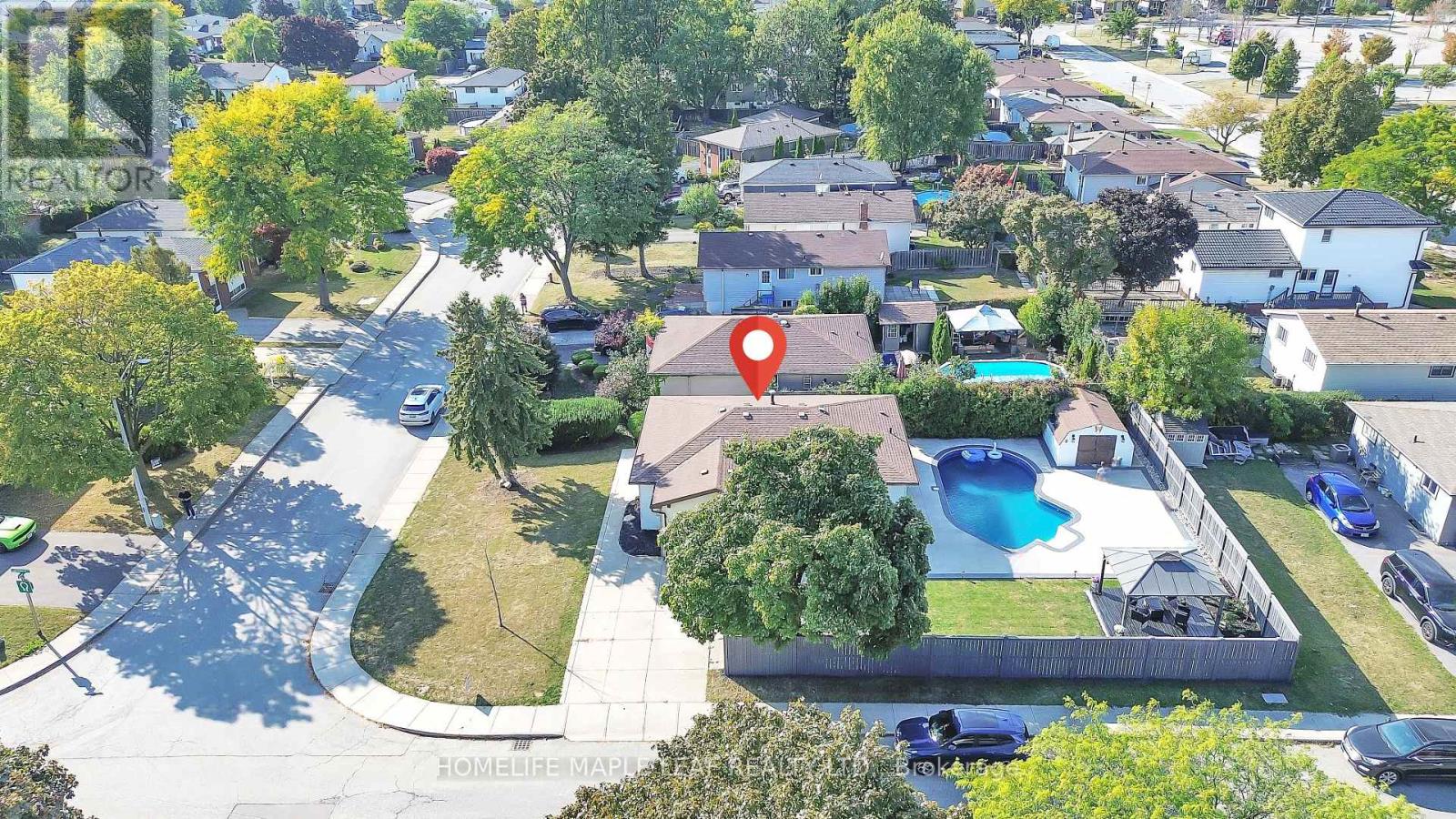 4 Lisa Ct, Hamilton, ON L8V 4P9