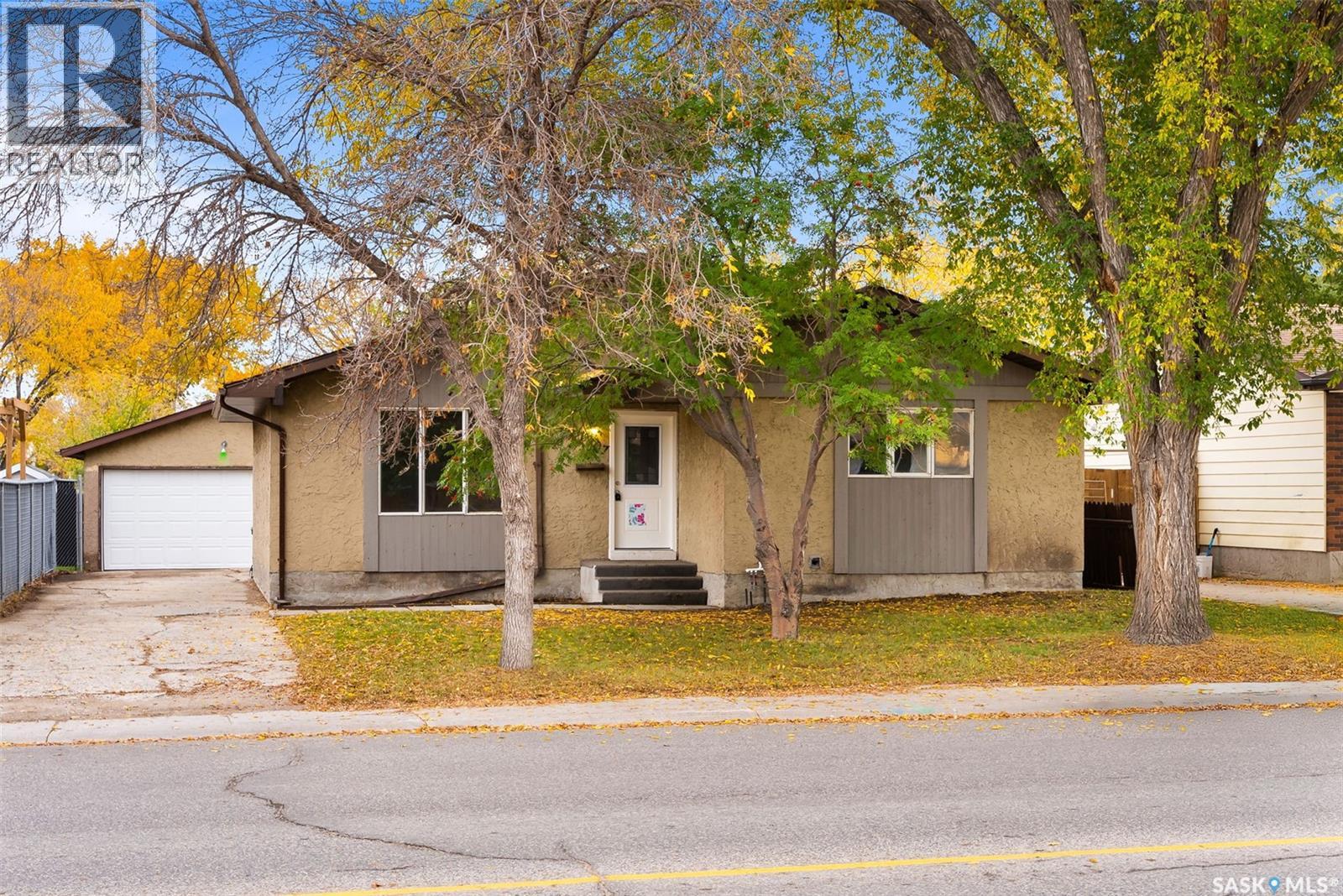 1307 Fleet St, Regina, SK S4N 5R4