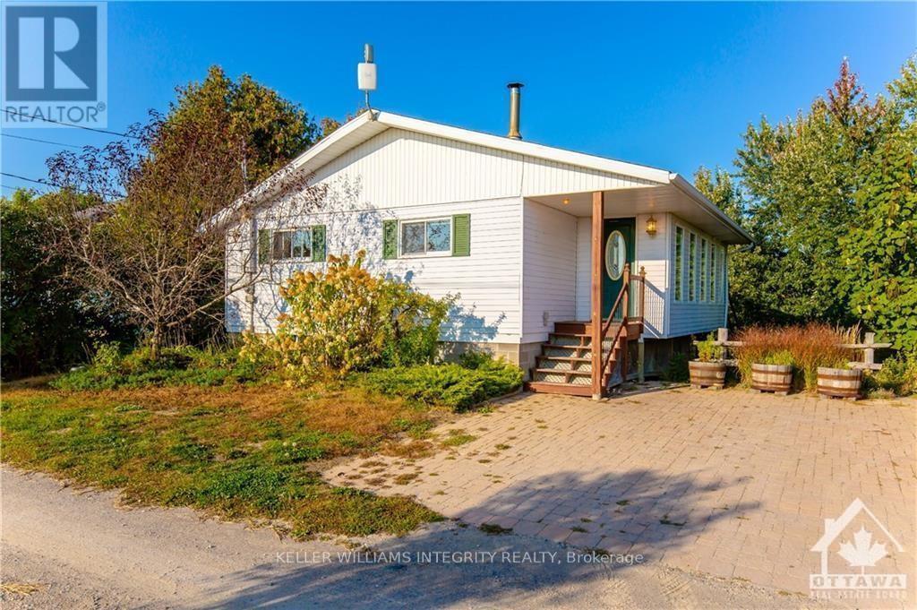 64 Rossel Trl, Whitewater Region, ON K0J 1K0