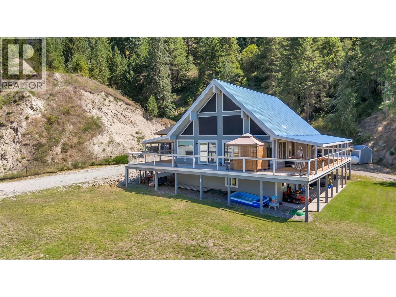2621 Salmon River Rd, Salmon Arm, BC V1E 3H8