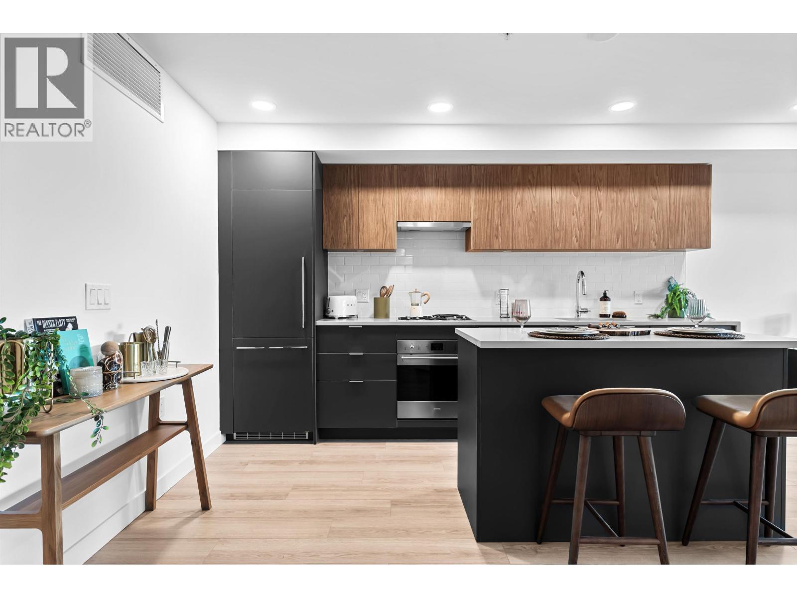 2419 Grant Street Unit 307, Vancouver, BC V5K 3G5