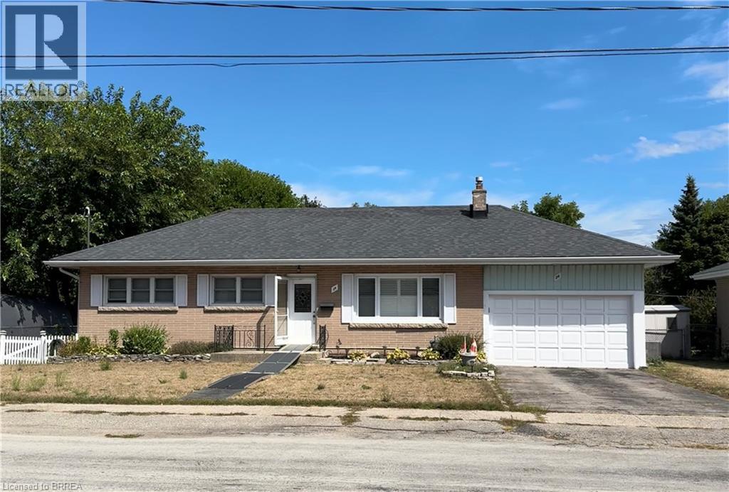 24 Todd St, Brantford, ON N3R 2P7