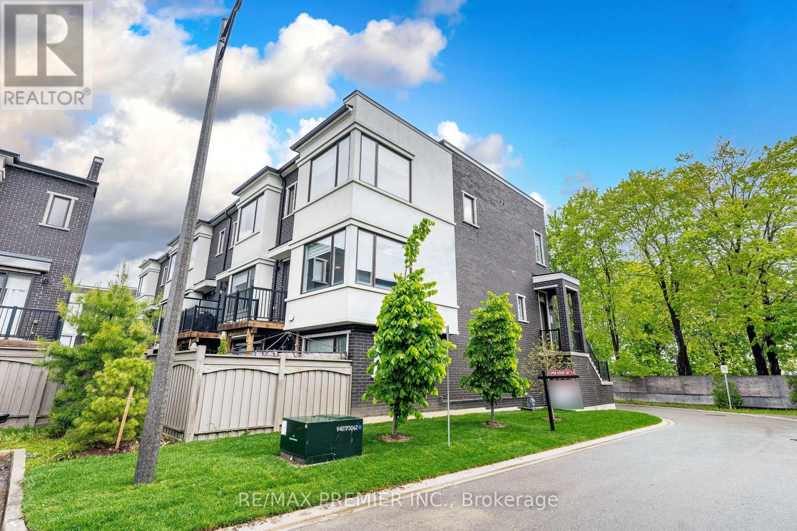 77 Sydney Cir, Vaughan, ON L4H 4R2