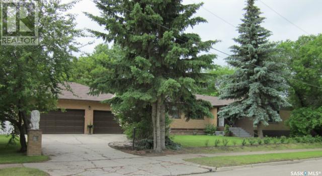 502 1 Street West, Meadow Lake, SK S9X 1E5