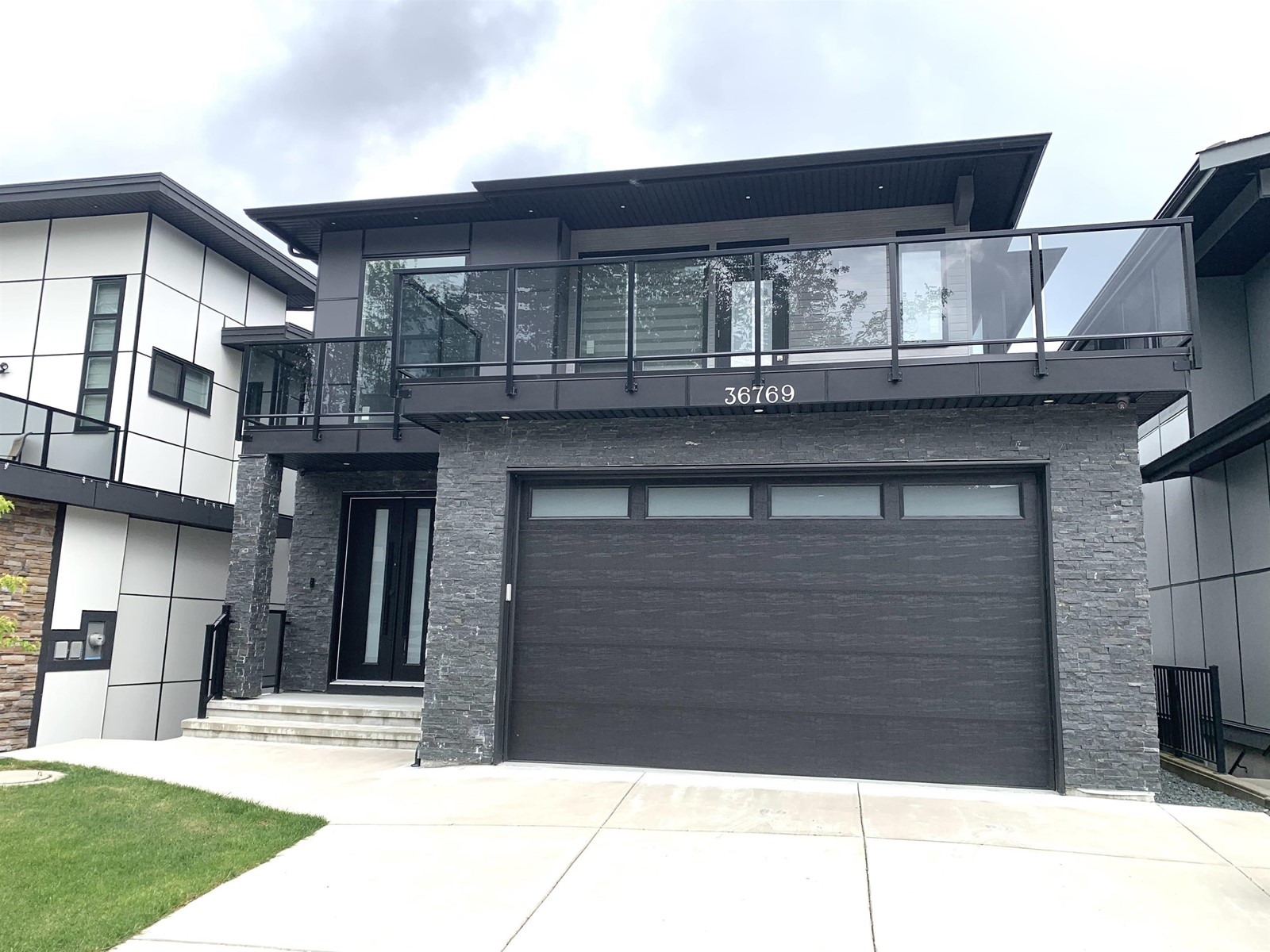 36769 Dianne Brook Ave, Abbotsford, BC V3G 0H4