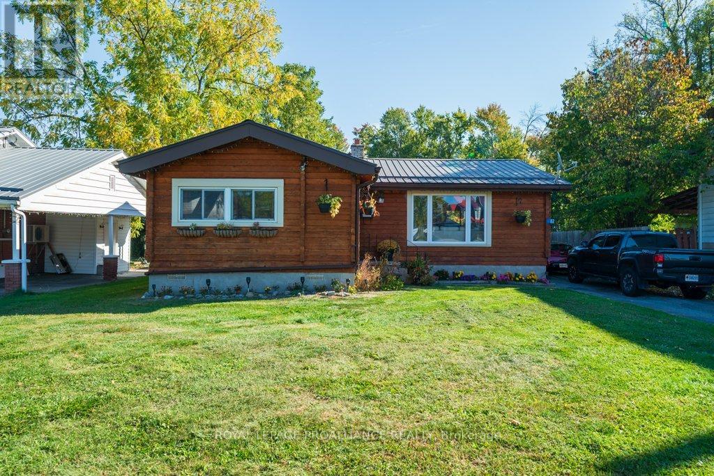 82 N Trent St, Quinte West, ON K0K 2C0