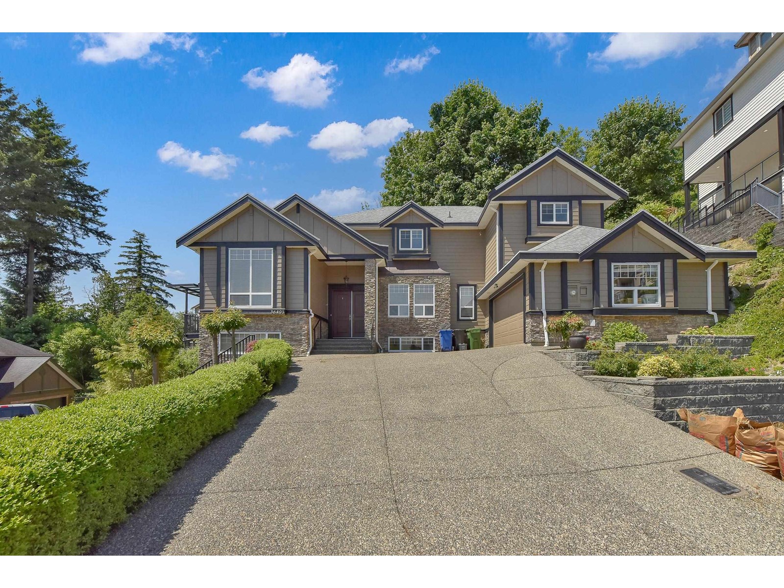 36401 Cardiff Pl, Abbotsford, BC V3G 3G4